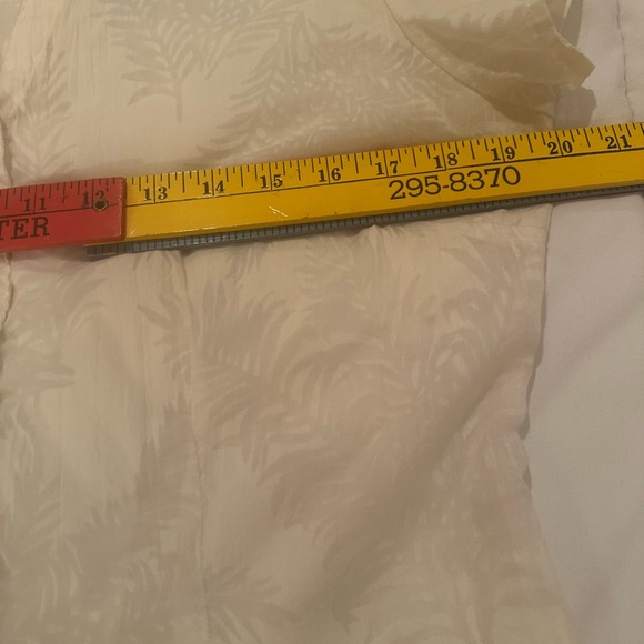 💥 $5 if bundled Medium White Semi Sheer Button Up Short Sleeve Blouse - Picture 9 of 11